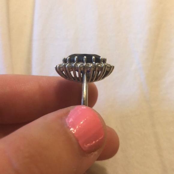 Exact Replica Princess Diana sapphire ring - Picture 4 of 5